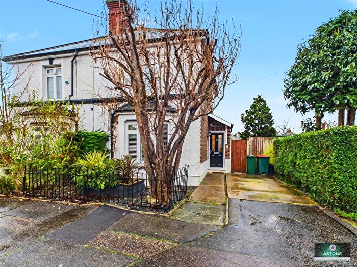 3 Bedroom Semi-Detached House For Sale In Crabbet Road, Three Bridges, RH10