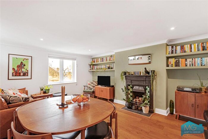 2 Bedroom Apartment For Sale In Caledonian Road, London, N7