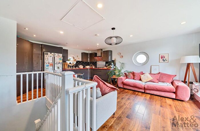 2 Bedroom Flat To Rent In Gleneagles Close, Bermondsey, SE16