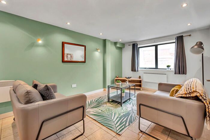 3 Bedroom Flat To Rent In Sherwood Road, Coulsdon, CR5