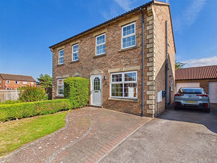 3 Bedroom Semi-detached House For Sale In Farne Court, Ingleby Barwick, TS17
