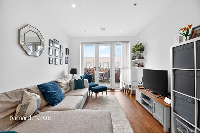 1 Bedroom Flat For Sale In Reynard Way, Brentford, TW8