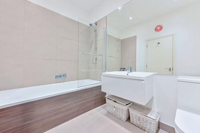 1 Bedroom Flat For Sale In Ambleside Avenue, Streatham Park, London, SW16