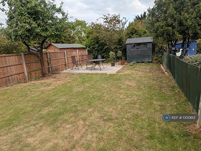 4 Bedroom Semi-Detached House To Rent In Mutton Lane, Potters Bar, EN6