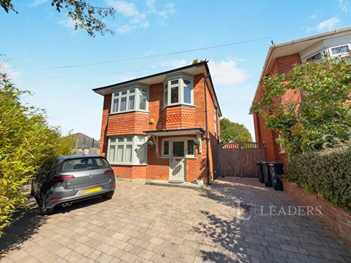 3 Bedroom Detached House To Rent In Beaulieu Road, BH23