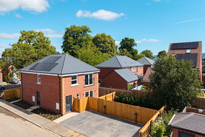 2 Bedroom Maisonette For Sale In Ground Floor Maisonette, Gloucester Road, Cheltenham, GL51