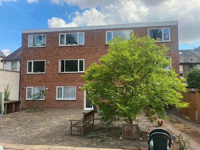 2 Bedroom Flat To Rent In Almond House, Loughton, IG10