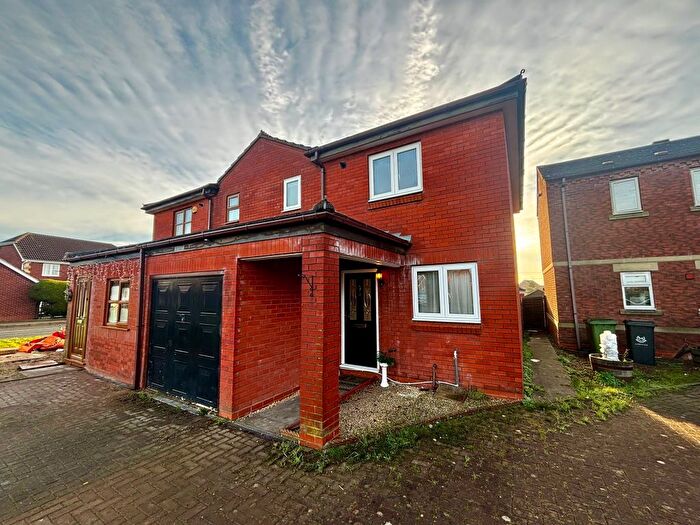 3 Bedroom Semi-Detached House To Rent In Bicton Avenue, Worcester, WR5