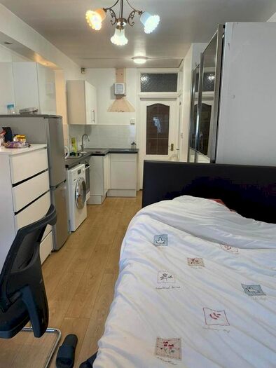 Studio To Rent In Shakespeare Avenue, Hayes, UB4