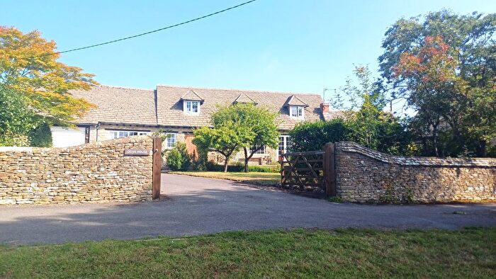 4 Bedroom Detached House For Sale In The Green, Leafield, OX29