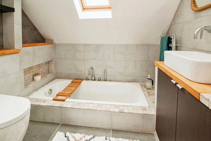 2 Bedroom Detached House To Rent In Clydach Street, CF11