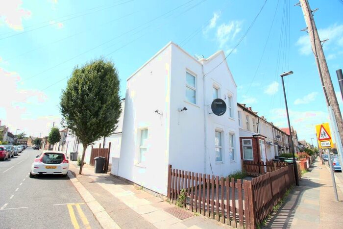 2 Bedroom Flat To Rent In Poynton Road, Tottenham, N17