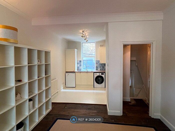 2 Bedroom Maisonette To Rent In Ford Square, London, E1