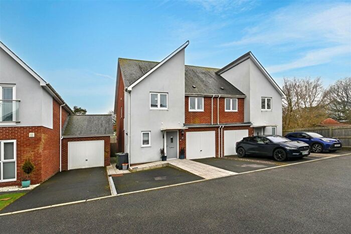 4 Bedroom Semi-Detached House For Sale In Cornflower Crescent, Polegate, BN26