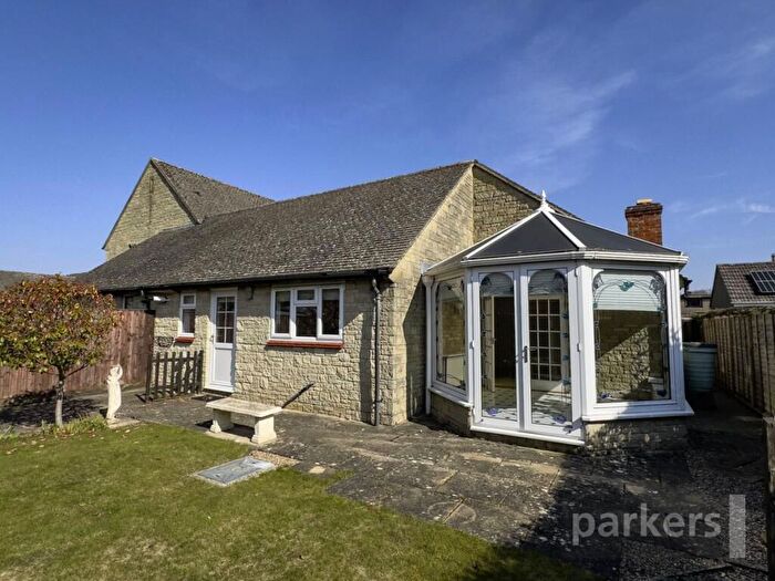 2 Bedroom Bungalow For Sale In Hurst Lane, Freeland, Witney, OX29