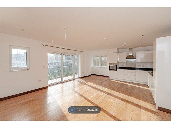 2 Bedroom Flat To Rent In Sharleston Court, Barking, IG11