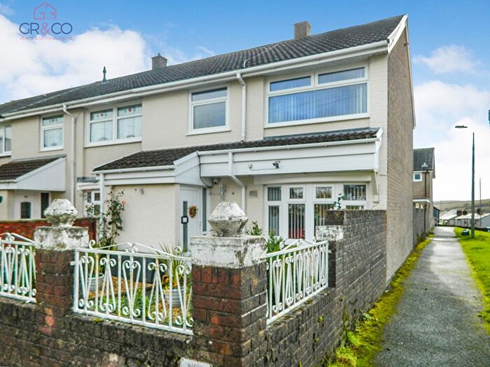 3 Bedroom End Of Terrace House For Sale In Phillips Walk, Rhymney, NP22