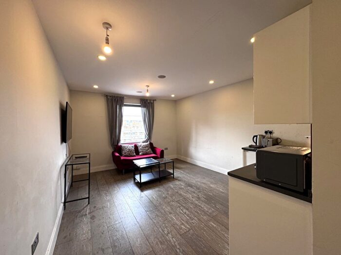 1 Bedroom Flat To Rent In Kingsland Road, London, E8
