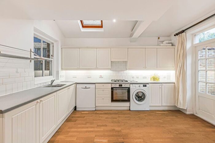 3 Bedroom Detached House To Rent In Abercrombie Street, London, SW11