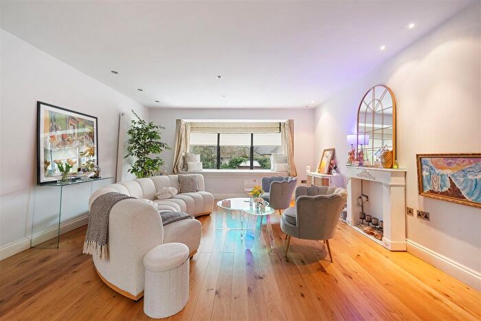 4 Bedroom Detached House For Sale In Ridge Road, Childs Hill, London, NW2