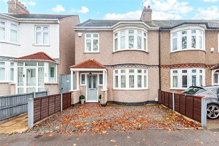 3 Bedroom End Terrace House For Sale In Lyndhurst Drive, Hornchurch, RM11