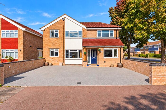 4 Bedroom Detached House For Sale In Chantry Lane, London Colney, St. Albans, Hertfordshire, AL2