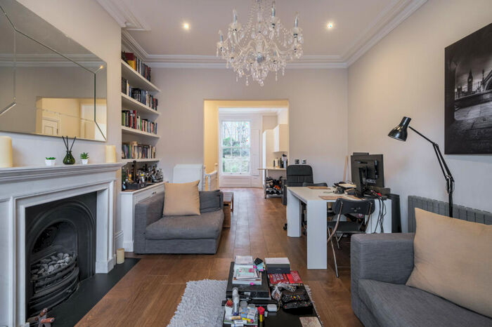 2 Bedroom Flat To Rent In Compton Road, London, N1