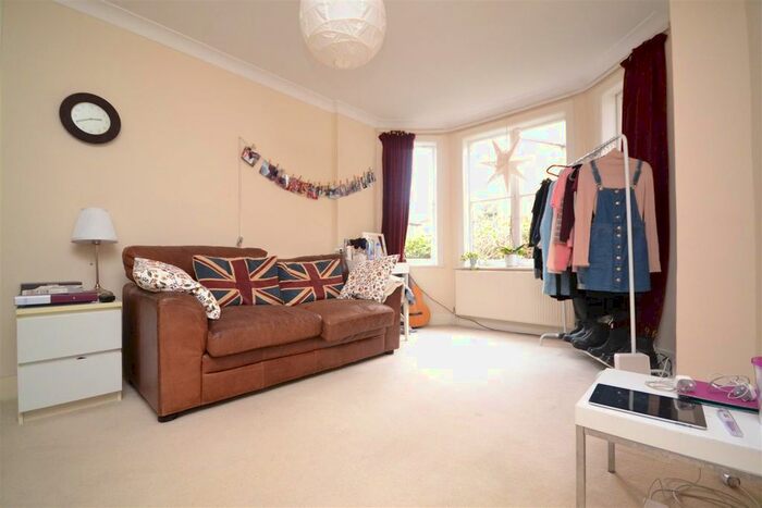 1 Bedroom Flat To Rent In St. Margarets Road, St Margarets, Twickenham, TW1