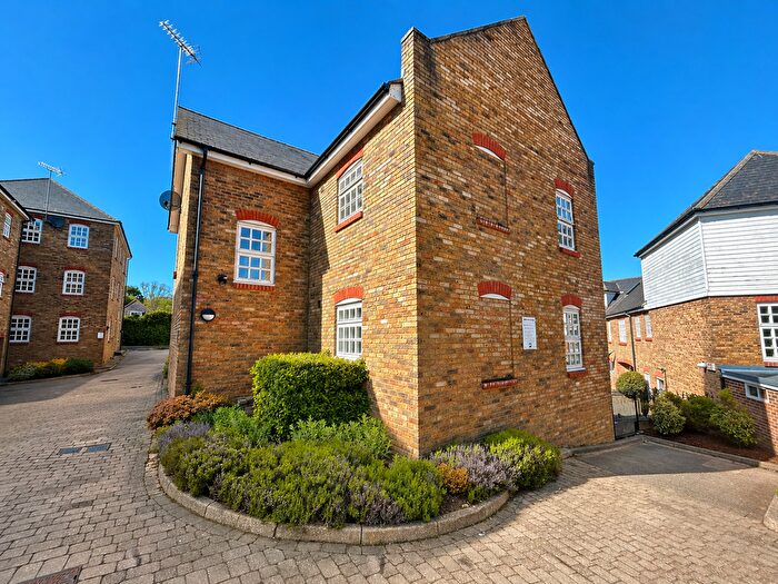 1 Bedroom Flat For Sale In Davy Court, Rochester, ME1