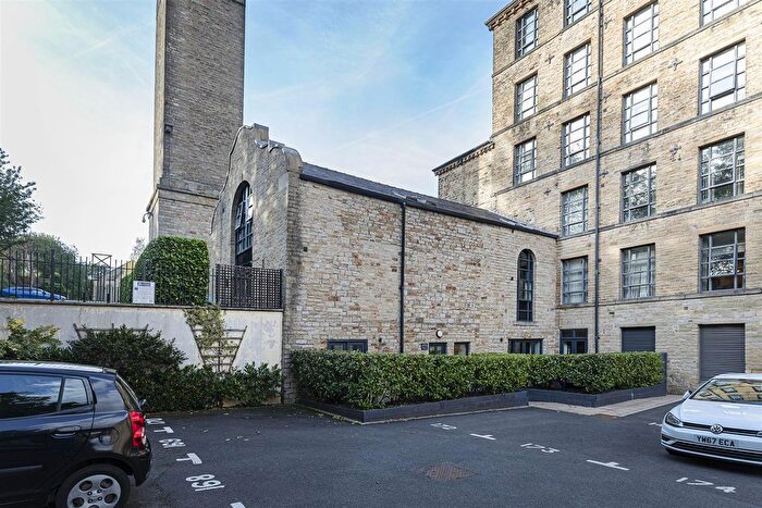 2 Bedroom Flat For Sale In Stoney Lane, Longwood, Huddersfield, HD3