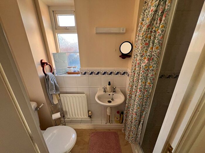 3 Bedroom Semi-Detached House For Sale In Warrener Close, Swindon, SN25