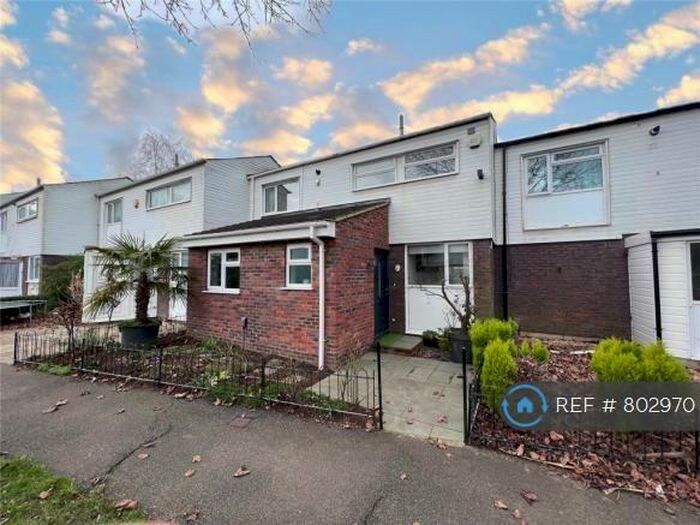 4 Bedroom Terraced House To Rent In Bracklesham Close, Farnborough, GU14