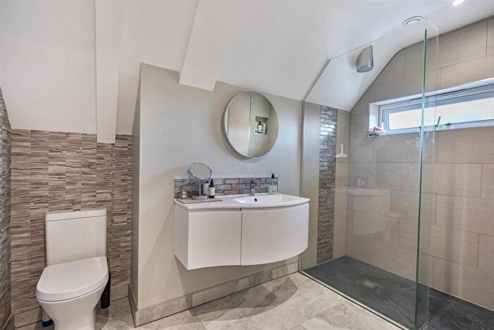 4 Bedroom Detached House For Sale In Tangier Way, Burgh Heath, Tadworth, KT20