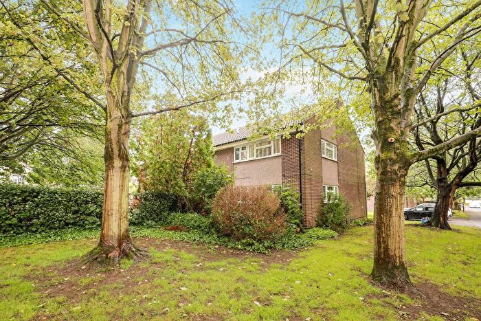 2 Bedroom Flat For Sale In Norwich Drive, Harrogate, HG3