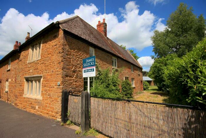 2 Bedroom Cottage For Sale In The Green, Lyddington, Rutland, LE15