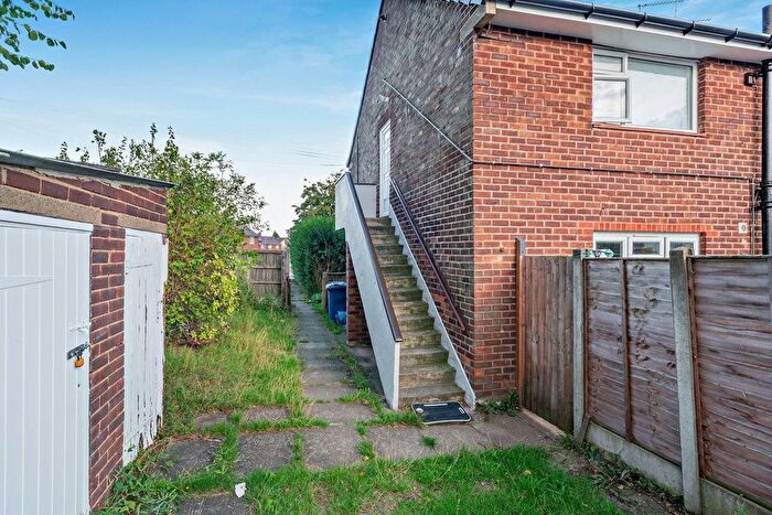 2 Bedroom Flat For Sale In Shakespeare Road, Burton-On-Trent, DE14
