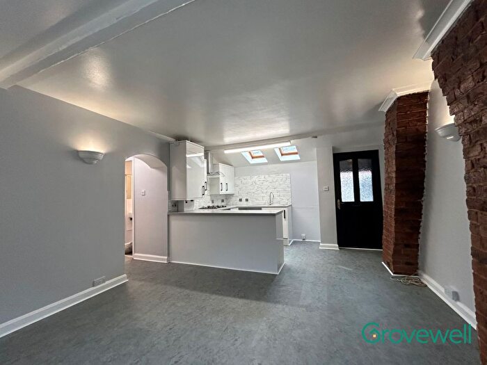 2 Bedroom Flat To Rent In Charlotte Street, Macclesfield, SK11