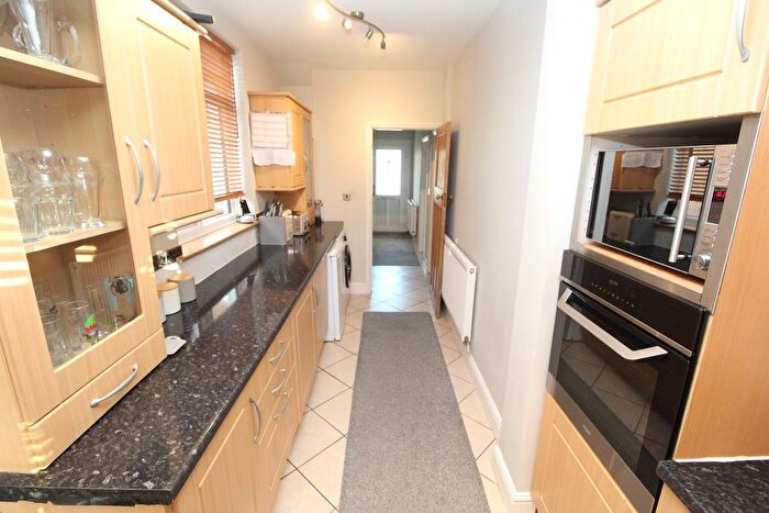 3 Bedroom Semi-Detached House For Sale In Windsor Avenue, Glen Parva, Leicester, LE2