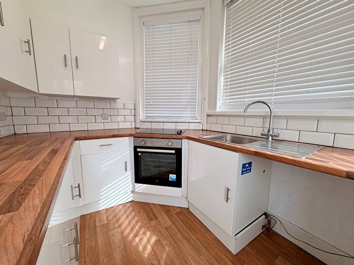 2 Bedroom Flat To Rent In Weeks Road, Ryde, PO33