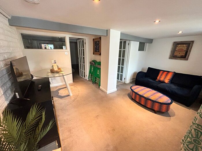 Studio To Rent In Bitton Park Road, Teignmouth, TQ14