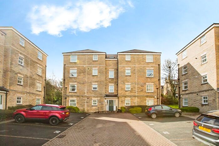2 Bedroom Apartment For Sale In Bishopdale Court, Halifax, HX1
