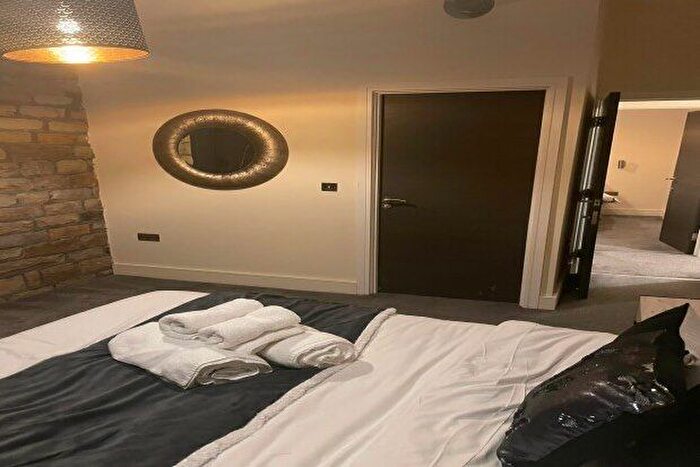2 Bedroom Flat To Rent In Britannia Road, Huddersfield, HD3