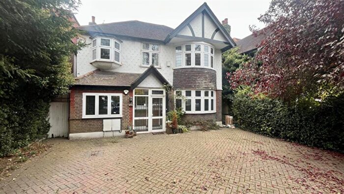 5 Bedroom Detached House To Rent In Cheam Road, Epsom, KT17