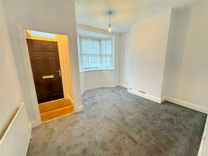 2 Bedroom House To Rent In Pitchford Street, Stratford, E15