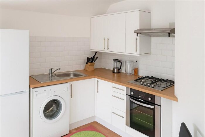 1 Bedroom Flat To Rent In Green Lanes, Palmers Green, N13