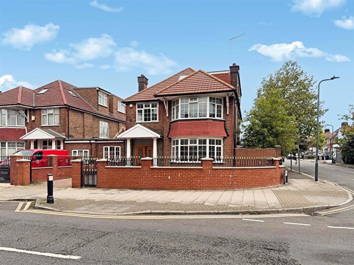 8 Bedroom Semi-Detached House To Rent In Anson Rd, London, NW2