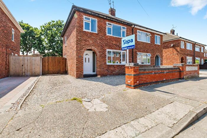 3 Bedroom Semi-Detached House For Sale In Lansdowne Avenue, Lincoln, LN6