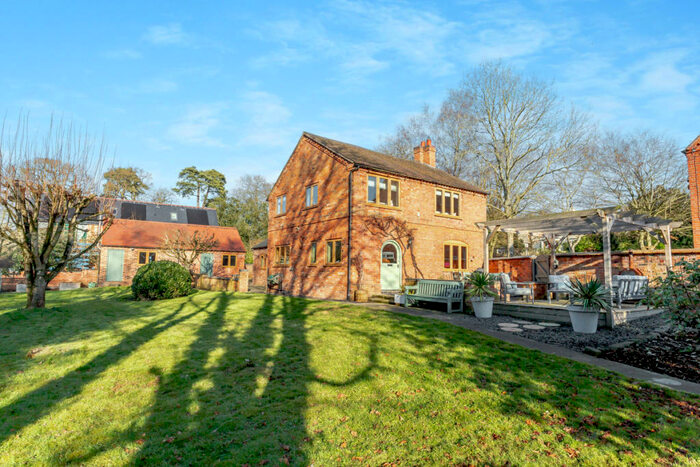 4 Bedroom Cottage For Sale In Pailton, Rugby, Warwickshire, CV23