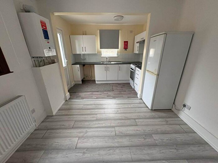 2 Bedroom Flat To Rent In Grosvenor Road, Ilford, IG1