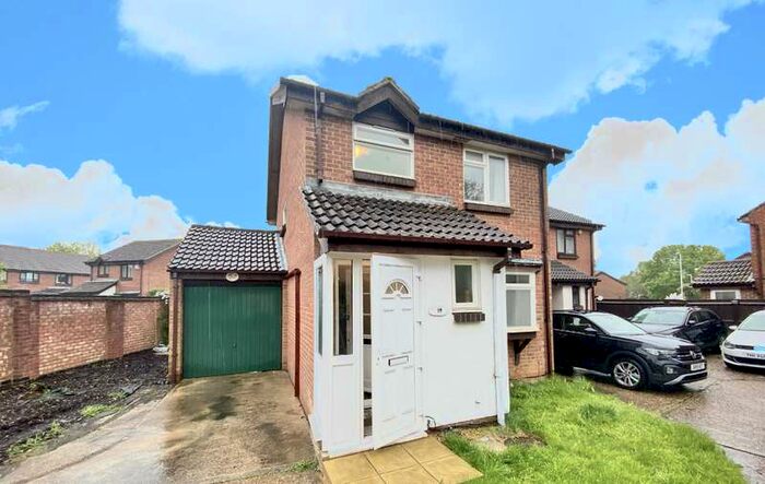 3 Bedroom Link Detached House To Rent In Carisbrooke Drive, BN13
